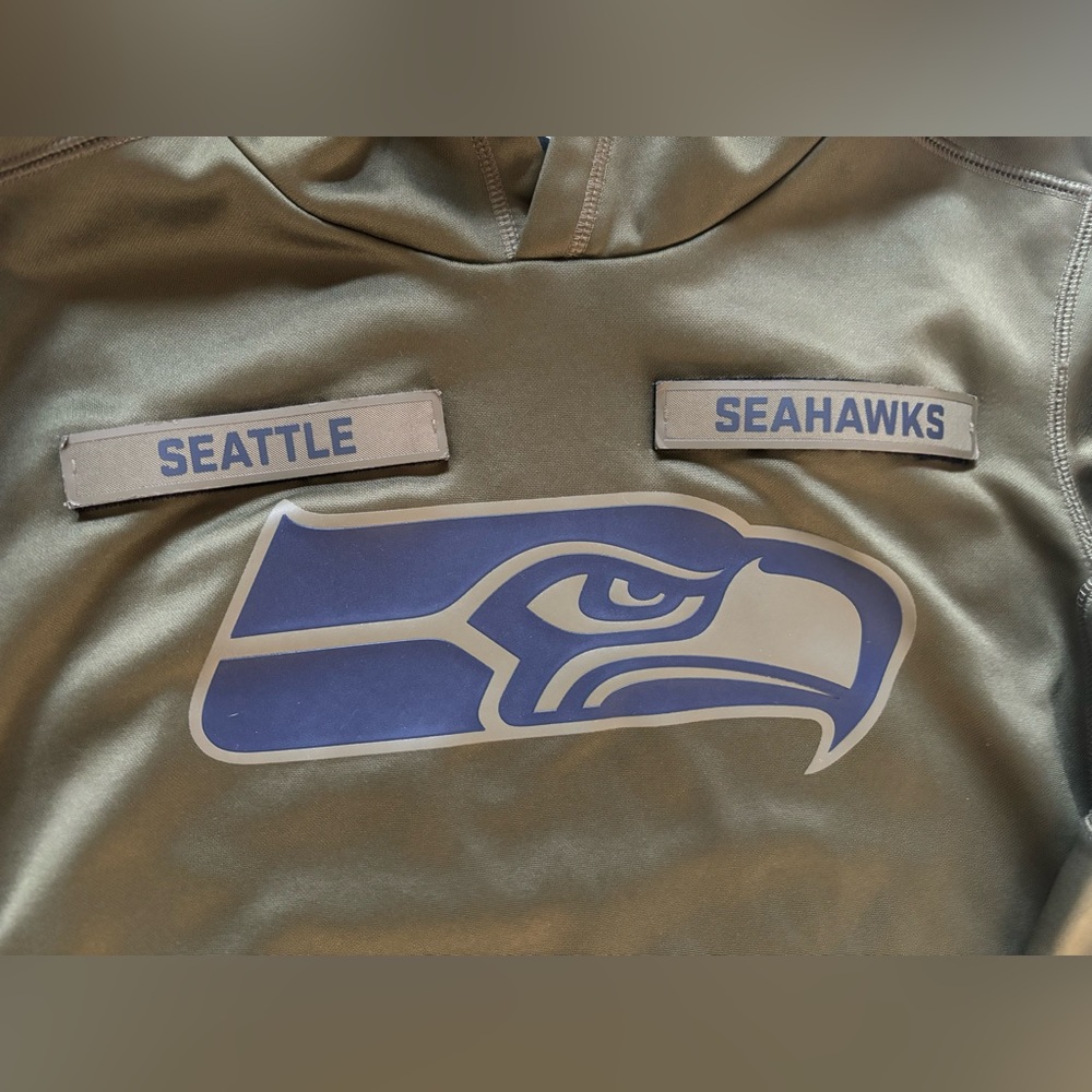 Nike SeattleSeahawks Salute to Service  Hoodie (Youth Large) - Picture 3 of 8